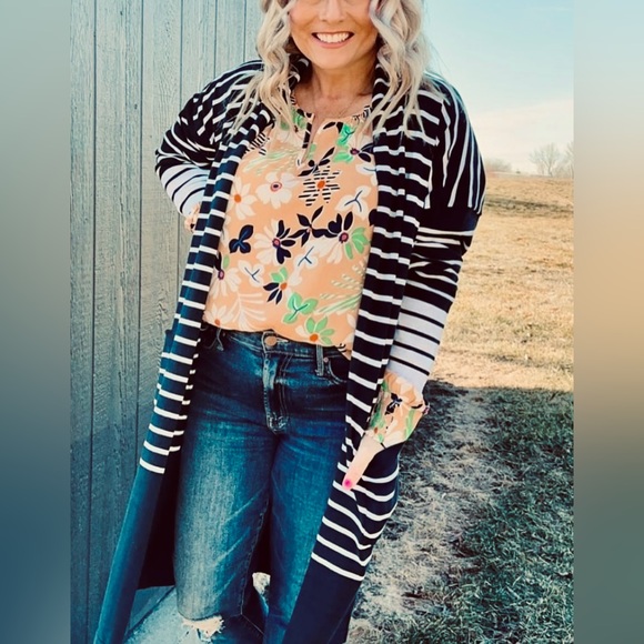 Cabi Island Blouse - Picture 2 of 12